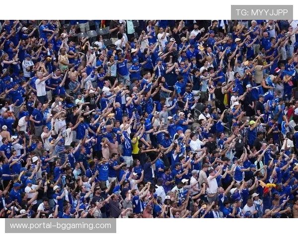 警方通报:那不勒斯极端球迷组织涉嫌多起暴力事件,主要成员被逮捕 警方通报:那不勒斯极端球迷组织涉嫌多起暴力事件,主要成员被逮捕